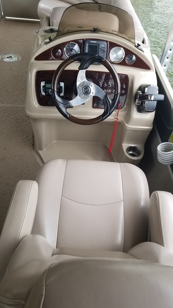 Pontoon console detail