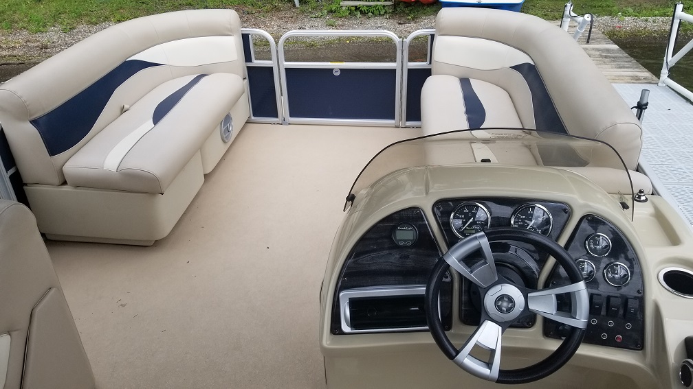 Pontoon front seating