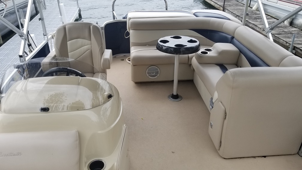 Pontoon rear seating