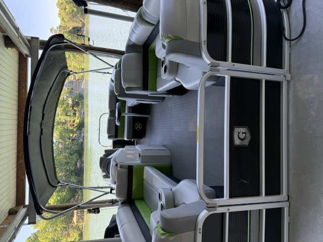 "Green Goddess" pontoon
